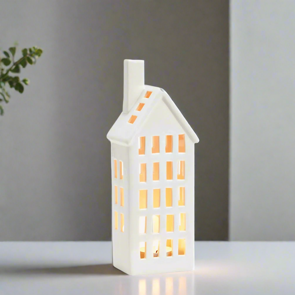 White house-shaped porcelain lantern 14cm