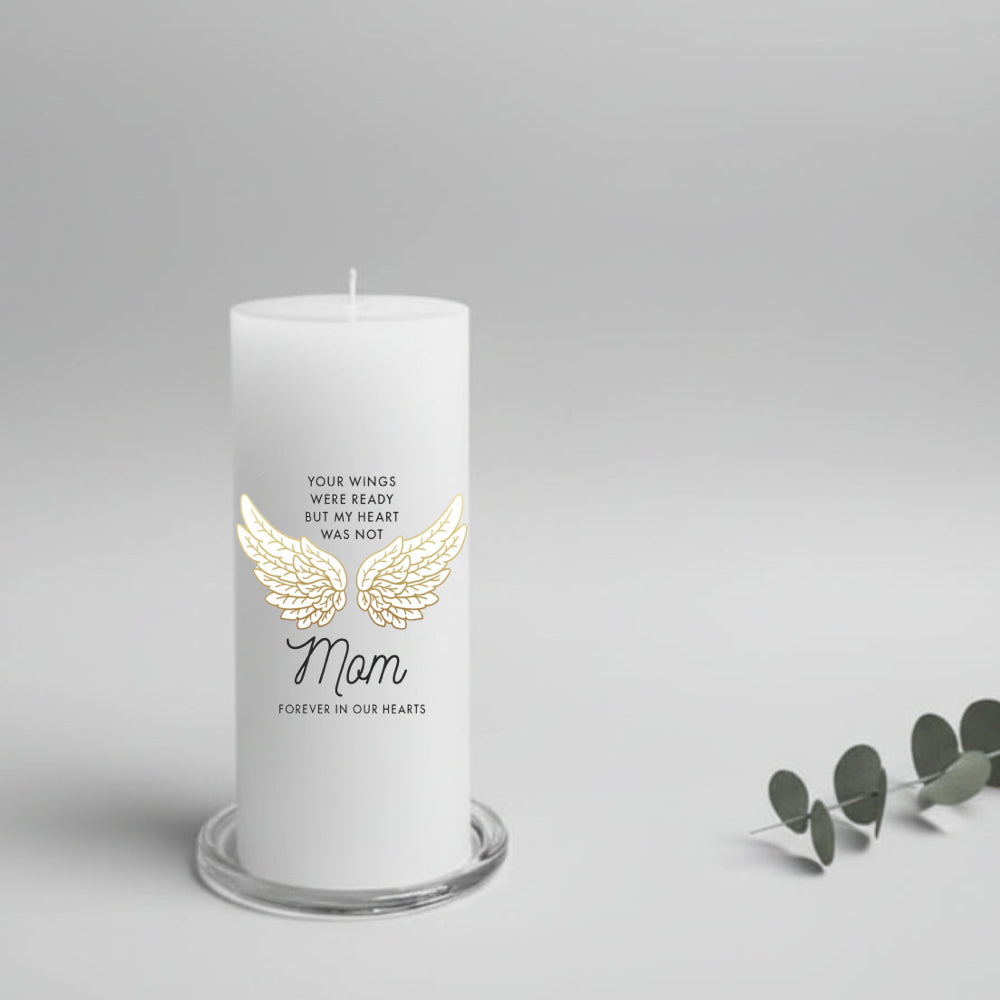 White Pillar memory candle printed the text Mom and some wings, 8x19cm