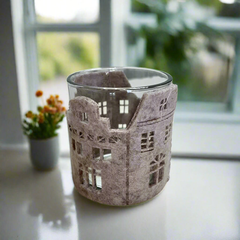 Glas-felt-house-small-sand