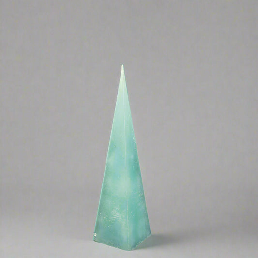 Rustic-pyramid-candle-turquoise