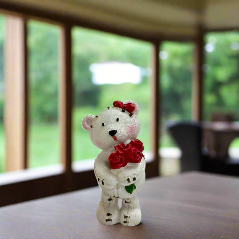 Standing-bear-white-roses