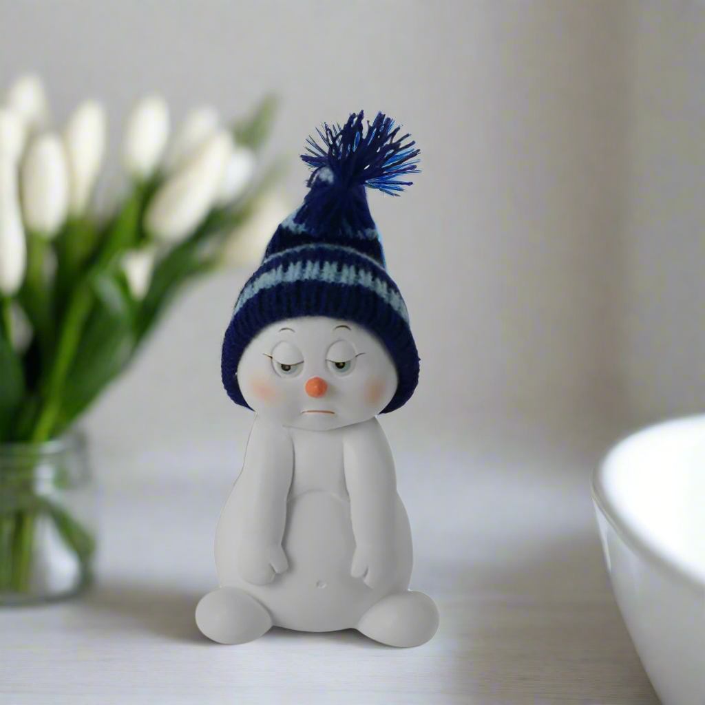 snowman_figurine_with_blue_beanie_4